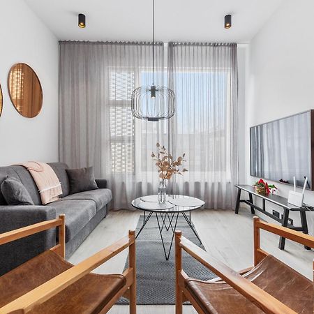 Vibrant Hafnatorg I Spacious Property With Expansive Garage Reykjavik Ngoại thất bức ảnh