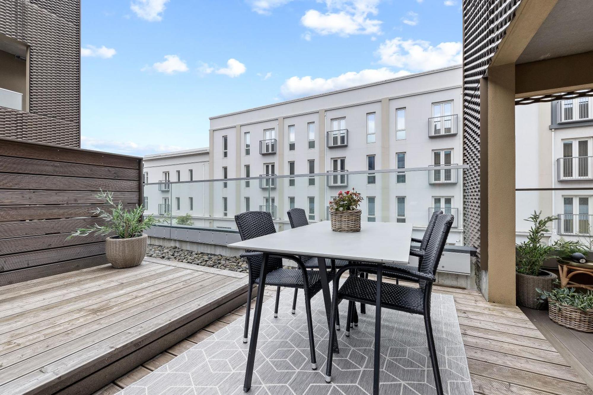 Vibrant Hafnatorg I Spacious Property With Expansive Garage Reykjavik Ngoại thất bức ảnh