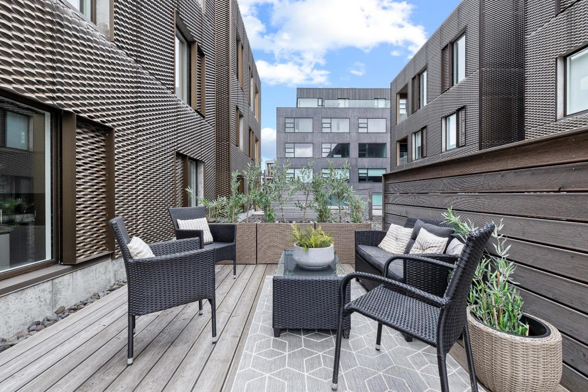 Vibrant Hafnatorg I Spacious Property With Expansive Garage Reykjavik Ngoại thất bức ảnh
