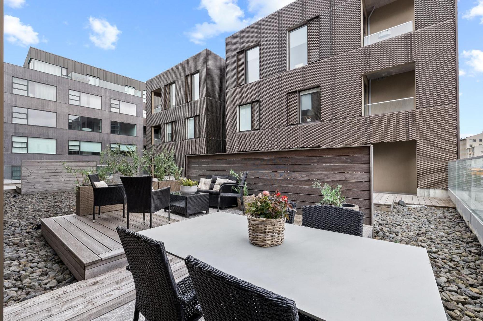Vibrant Hafnatorg I Spacious Property With Expansive Garage Reykjavik Ngoại thất bức ảnh