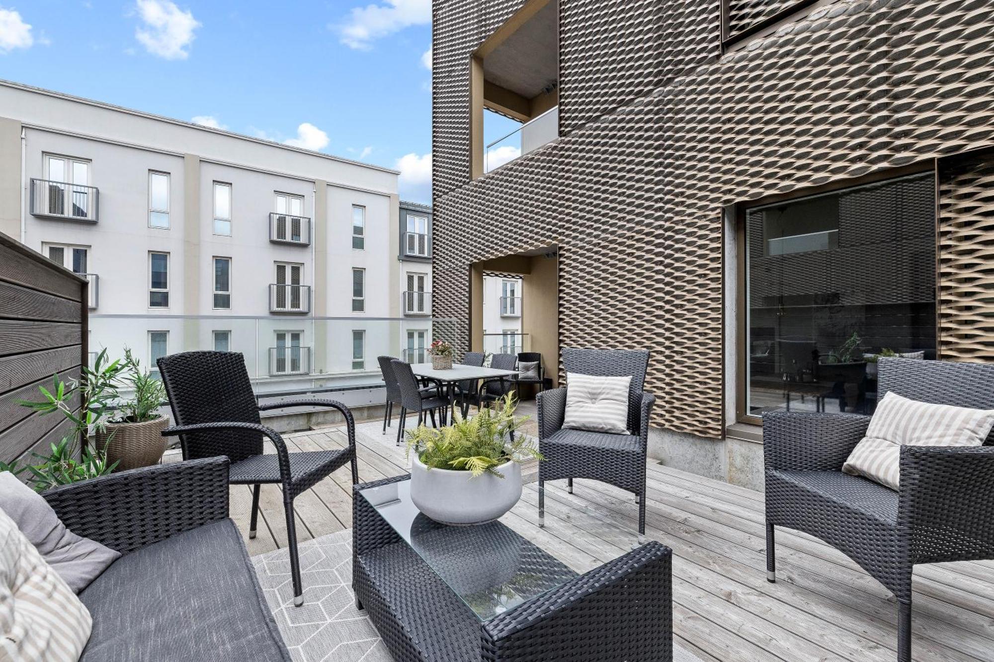 Vibrant Hafnatorg I Spacious Property With Expansive Garage Reykjavik Ngoại thất bức ảnh