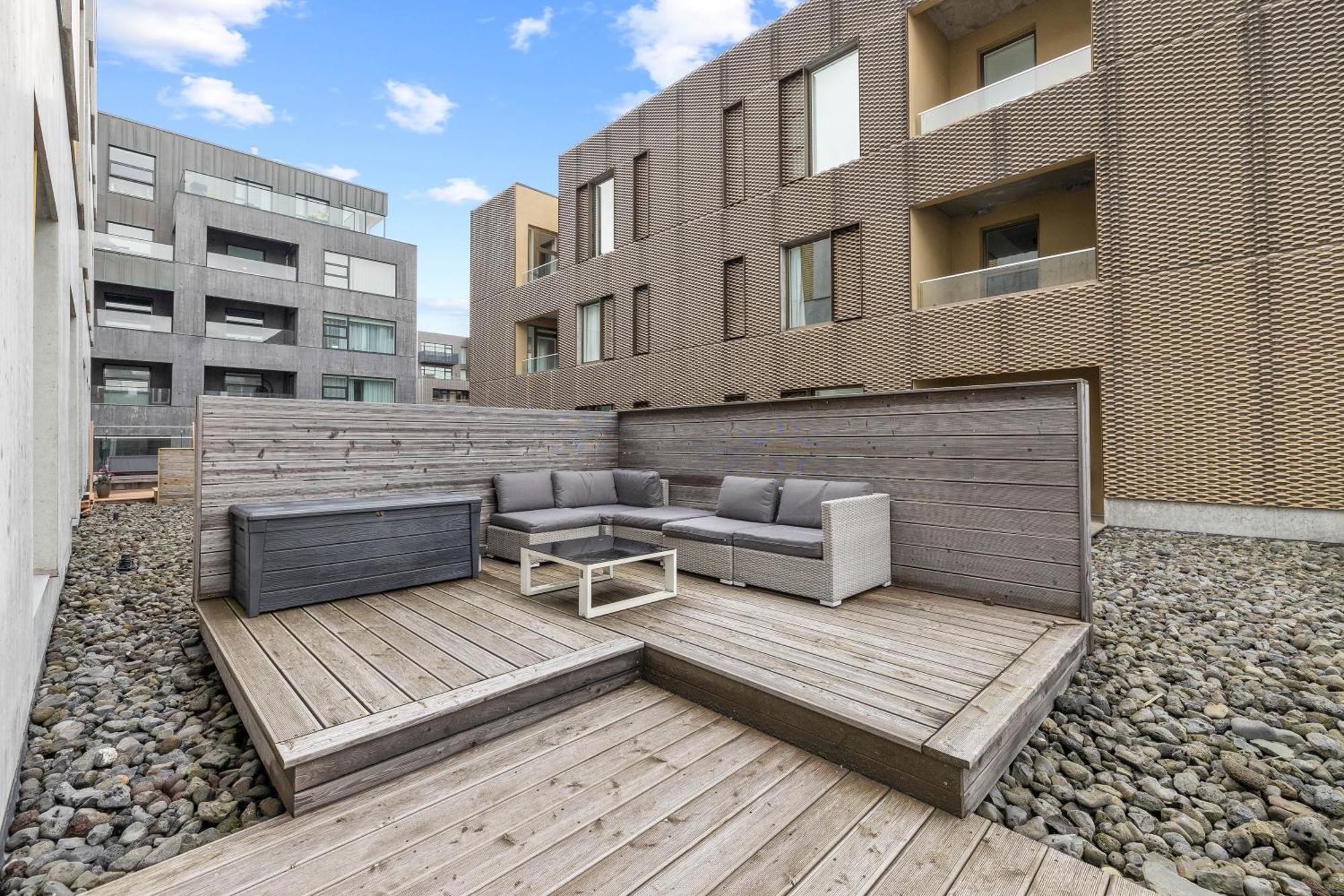 Vibrant Hafnatorg I Spacious Property With Expansive Garage Reykjavik Ngoại thất bức ảnh