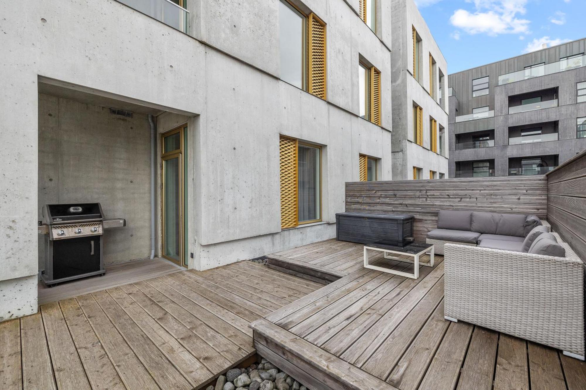 Vibrant Hafnatorg I Spacious Property With Expansive Garage Reykjavik Ngoại thất bức ảnh