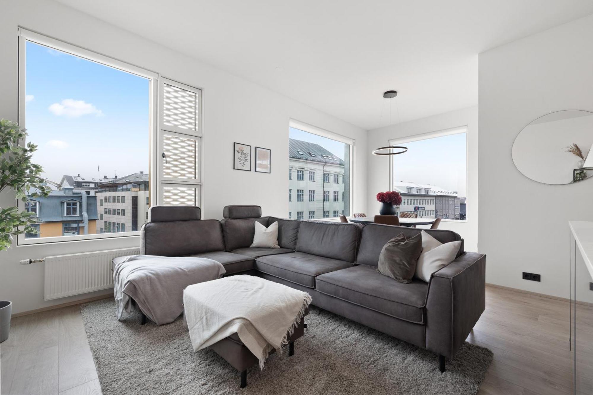 Vibrant Hafnatorg I Spacious Property With Expansive Garage Reykjavik Ngoại thất bức ảnh