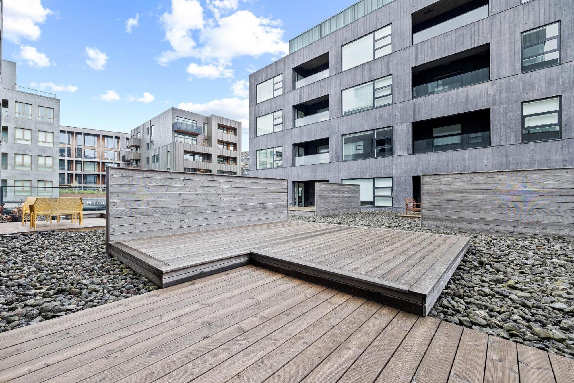 Vibrant Hafnatorg I Spacious Property With Expansive Garage Reykjavik Ngoại thất bức ảnh